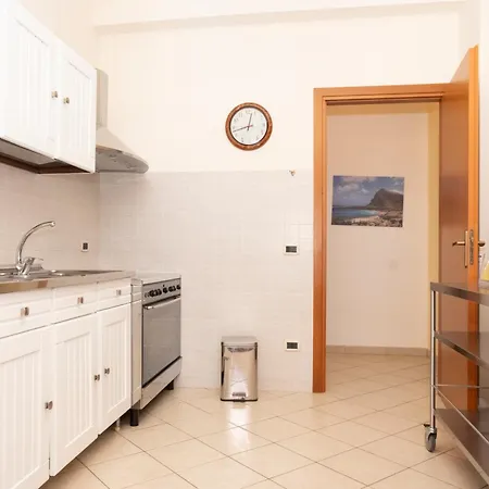 Casa Adragna Con Ampio Giardino Holiday home *